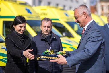 V Olomouci proběhlo předání nových sanitních vozidel do provozu