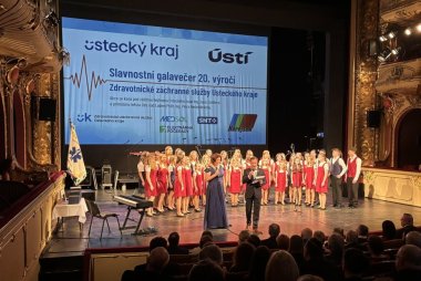 V Severočeském divadle v Ústí nad Labem slavili záchranáři výročí 20 let ZZS Ústeckého kraje